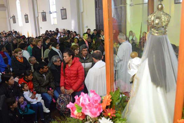 Con la bajada de la Virgen del Carmen  se inician los  festejos patronales