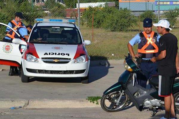 Robaron maacutes de medio milloacuten de pesos a duentildeos de una concesionaria