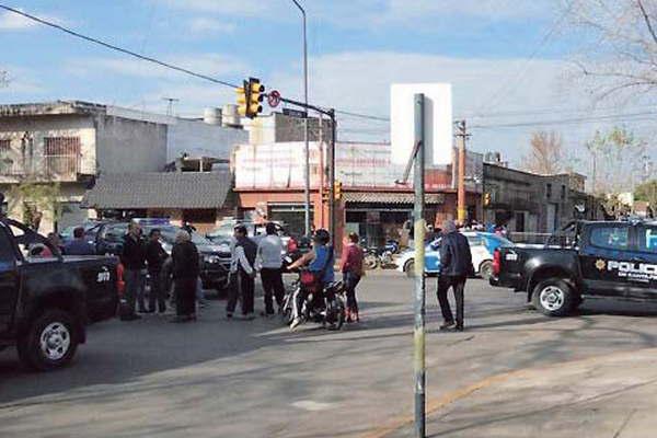 Persecucioacuten y tiroteo finalizoacute  con dos hombres muertos