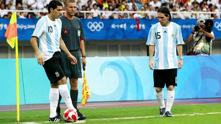 iquestEl diacutea nacional del fuacutetbol hoy cumplen antildeos Lionel Messi y Juan Romaacuten Riquelme