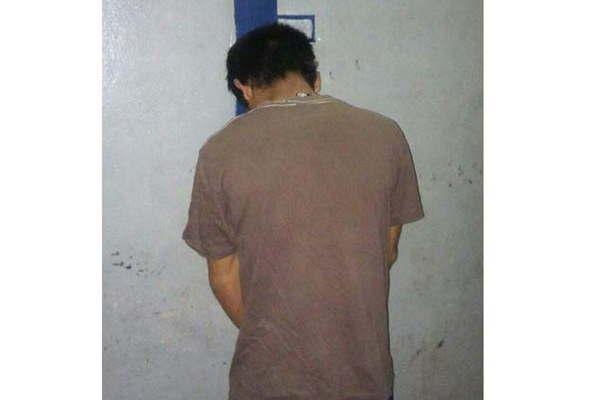 Terminoacute tras las rejas por robar bienes de un vehiacuteculo