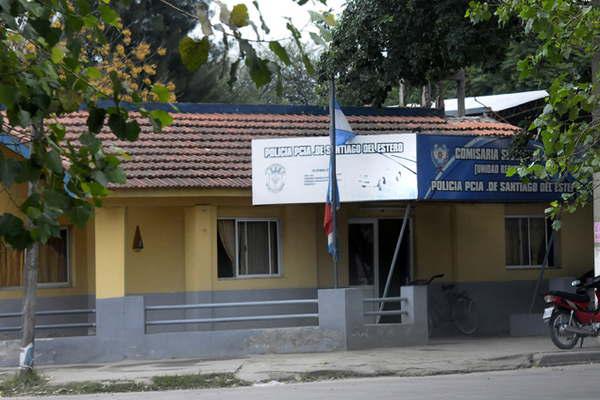 Hallan a una joven inconsciente en la vereda de un boliche de la zona Oeste 