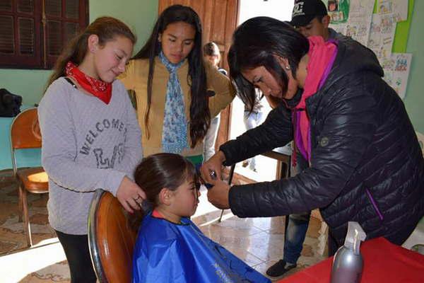La Peluqueriacutea Municipal Itinerante visita escuelas rurales