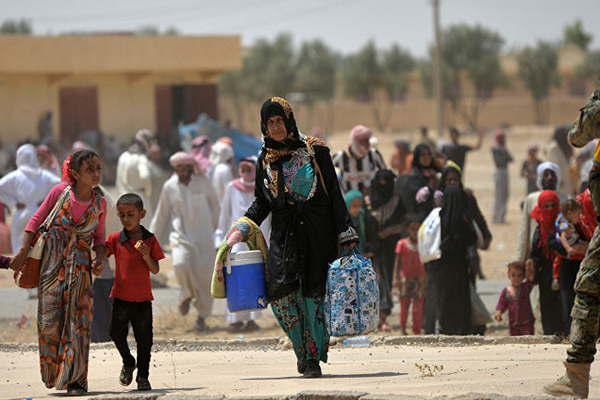 Maacutes de 50000 civiles siguen sin agua ni comida