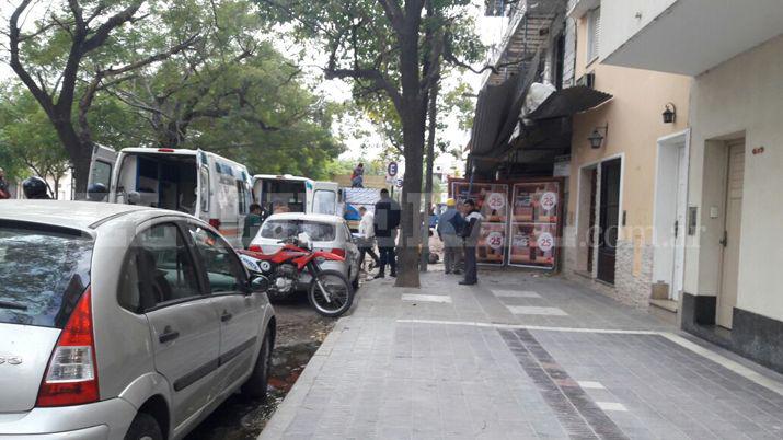 Trabajaban sobre un andamio y cayeron pesadamente al suelo