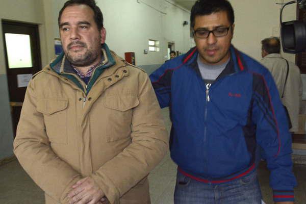 Bau quedoacute sin defensa y Vaca Japaze aguarda la resolucioacuten de su futuro