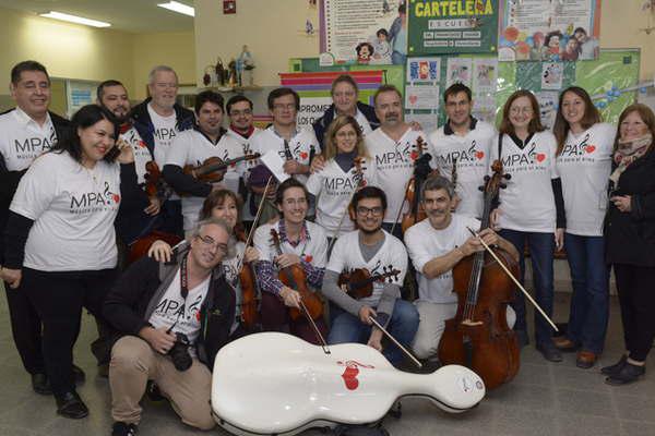 La ONG Muacutesica para el Alma visitoacute el Cepsi y el CIS Banda y emocionoacute a todos los pacientes