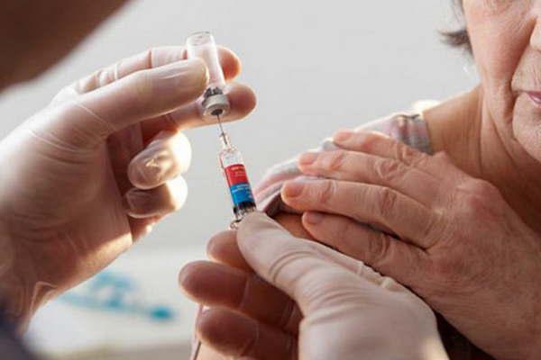 Salud llama a los abuelos a vacunarse contra la gripe