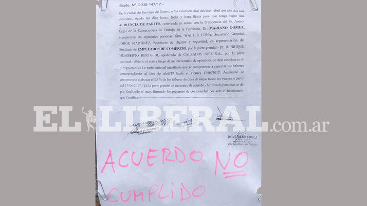 Gremio y trabajadores tomaron dos zapateriacuteas en reclamo por pago de sueldos