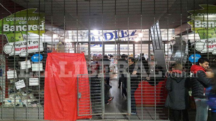 Se tensa la situación de empleados de las zapaterías Goya y Calzados 10