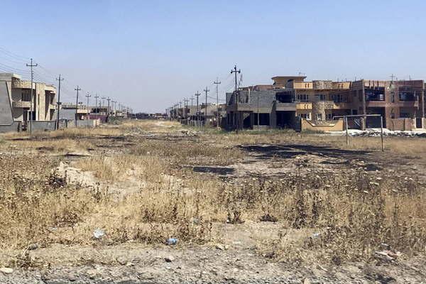 El califato del Estado Islaacutemico cumple tres antildeos y se desmorona pero sigue siendo un peligro mundial