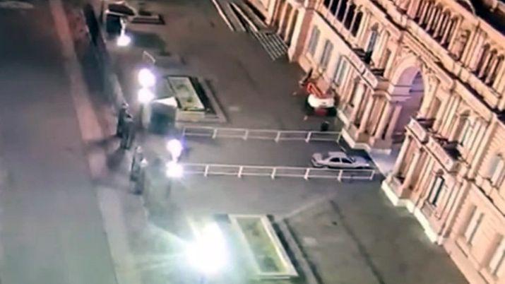 Video- un auto entroacute en la Casa Rosada y jueces piden maacutes seguridad