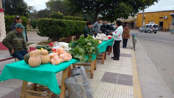 Organizan Ferias en el marco del aniversario de la ciudad y distribuyen semillas para huertas familiares