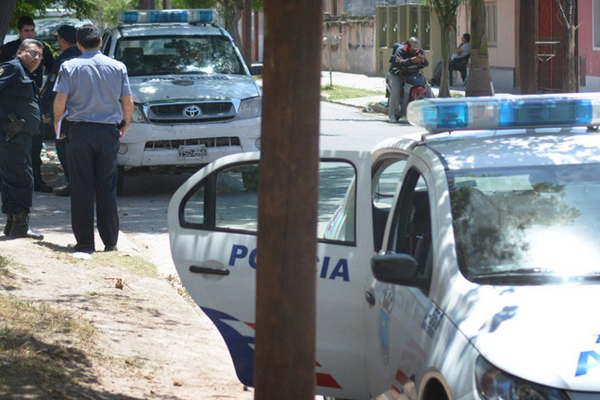 Abuela cayoacute en un cuento del tiacuteo y le robaron 2000 y su celular