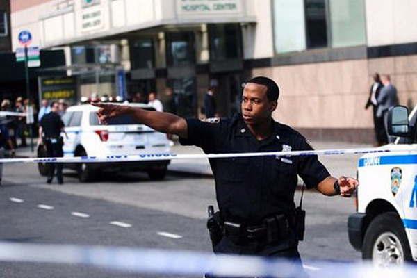 Un meacutedico originoacute un tiroteo en un hospital y matoacute a una mujer