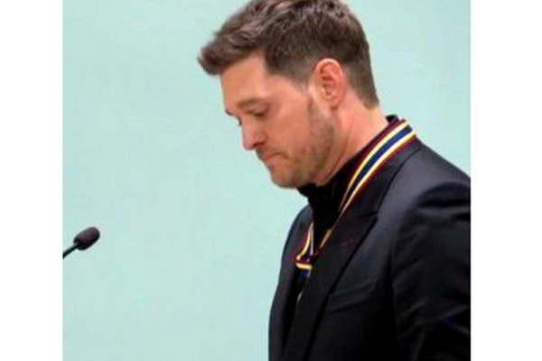 Michael Bubleacute se quebroacute en llanto al hablar de la enfermedad de su hijo Noah