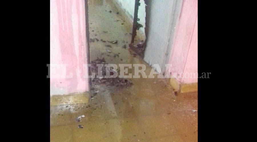 Una de las aulas incendiadas