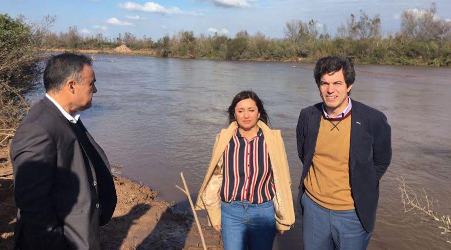 Funcionarios de Nacioacuten y Provincia recorren la obra del azud de Cruz Bajada