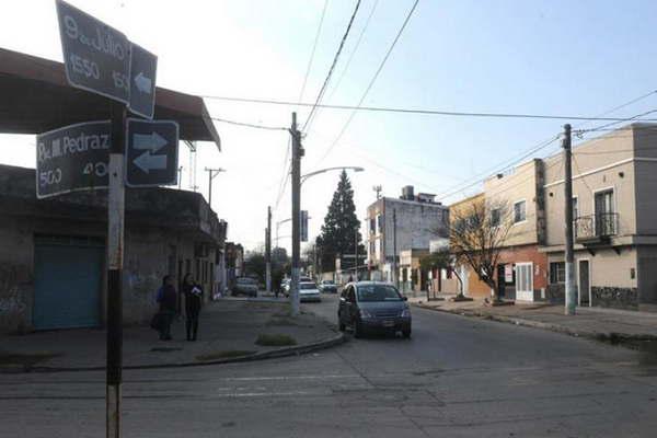 Un policiacutea de civil presencioacute un asalto dio la voz de alto huyeron y matoacute a uno de los presuntos ladrones