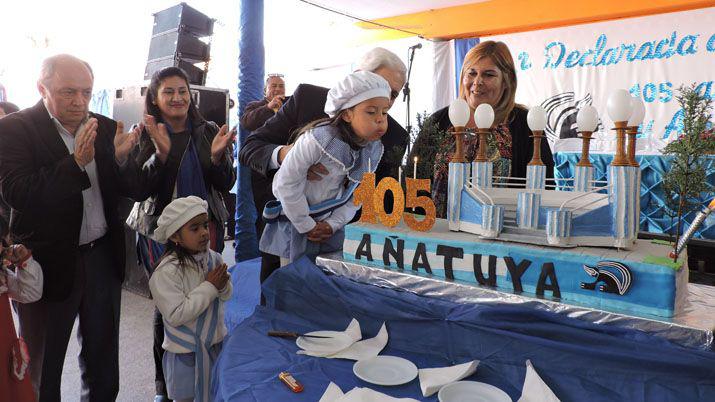 Neder presidioacute los festejos por el 105 aniversario de Antildeatuya