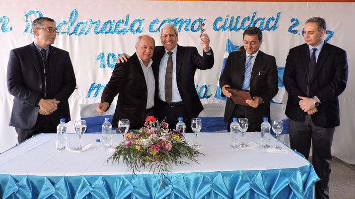 Neder presidioacute los festejos por el 105 aniversario de Antildeatuya