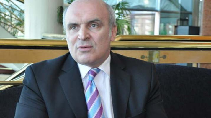 Desde Santiago Espert  Relativizoacute suba del doacutelar pero cuestionoacute el deacuteficit fiscal