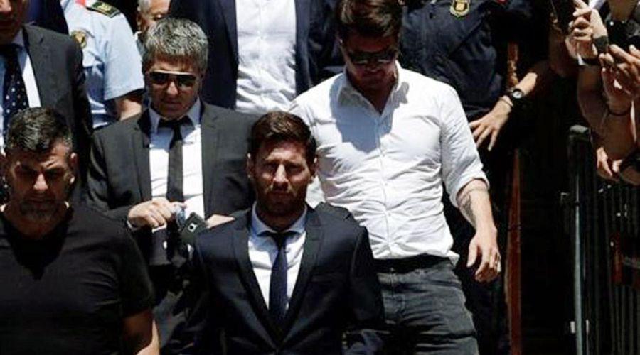 Aprueban la sustitucioacuten de 21 meses de prisioacuten para Messi por una multa