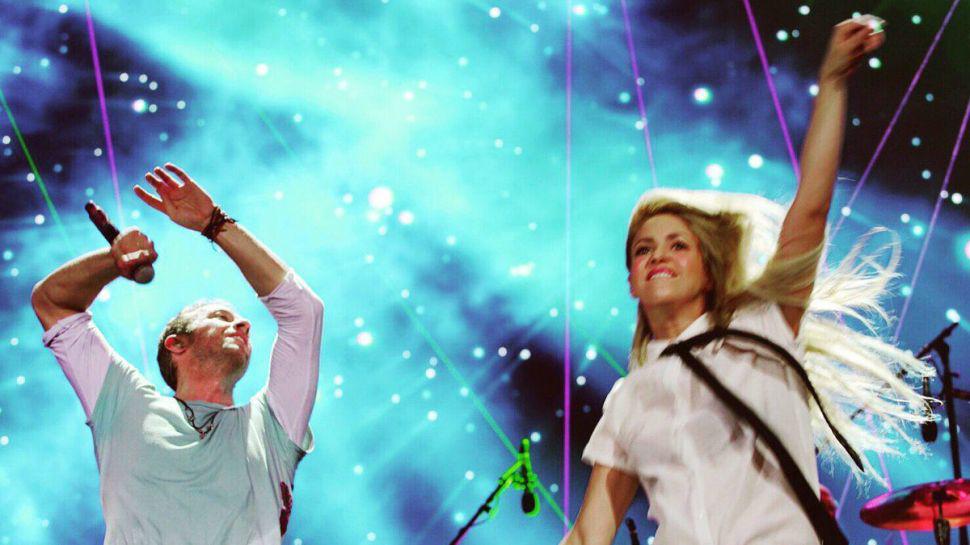 Shakira y Chris Martin cantaron Chantaje y causaron furor en YouTube