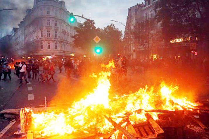 Por segundo día consecutivo se produjeron enfrentamientos en la ciudad alemana donde se realiza la cumbre de los 20 países ms ricos del mundo