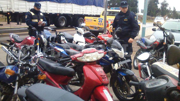 Policiacuteas de Ojo de Agua secuestraron decenas de motos preparadas para picadas ilegales