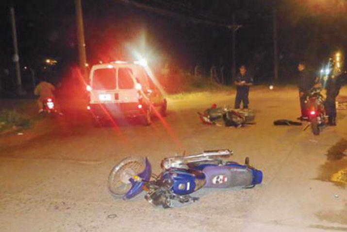 Un policiacutea resultoacute herido en grave accidente frontal