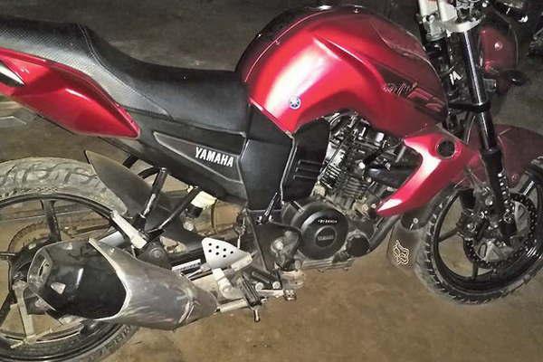 En camiones de mudanza ingresaban motos robadas y las cambiaban por carboacuten