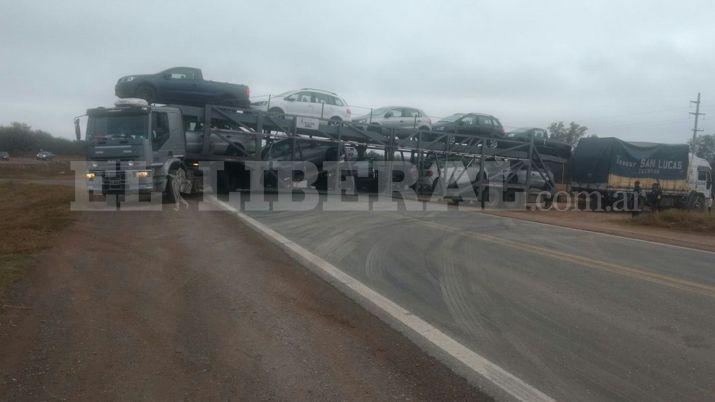 El camión quedó en medio de la ruta