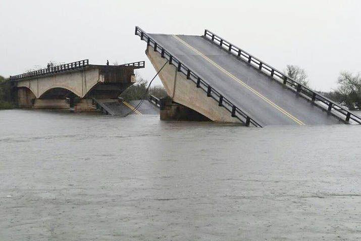 Corrientes- el agua derrumbó un puente nacional