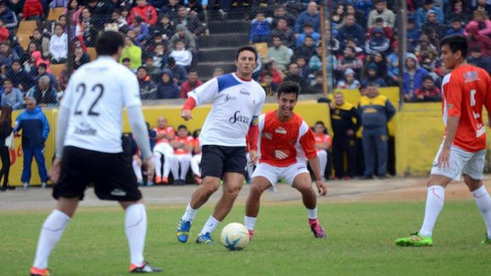 VIDEO  La fundacioacuten Pupi disputoacute su partido de estrellas en Santiago