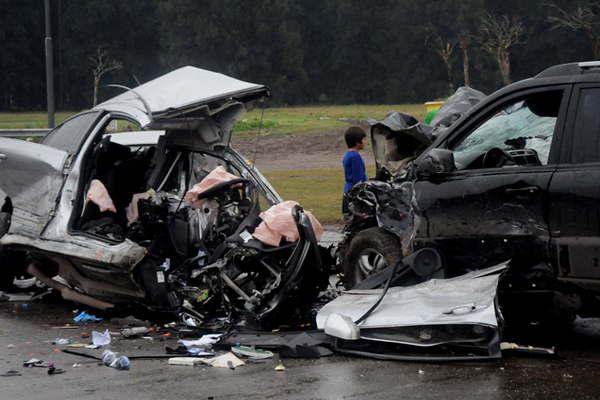 Dos muertos y dos heridos de gravedad en un triple choque
