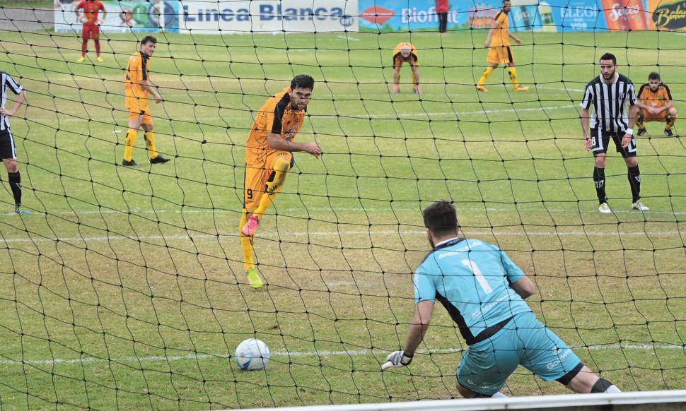 Mitre sacoacute ventaja en la ida y suentildea