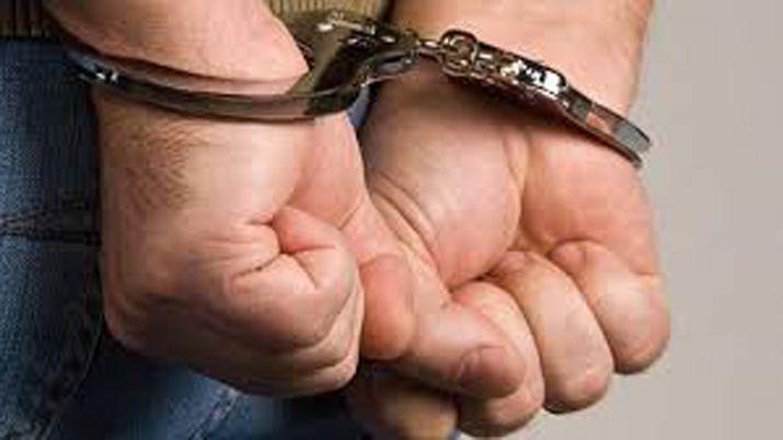 Amenazoacute con un cuchillo a su vecina y tocoacute sus partes iacutentimas