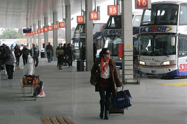 Cayoacute un 37-en-porciento- la cantidad de usuarios de micros de larga distancia entre 2011 y 2016