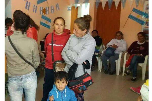 Un centenar de vecinos gestionoacute asistencia social a traveacutes de la Comisioacuten Municipal de Cantildeada Escobar
