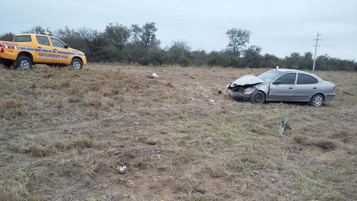 Ruta 9- dos personas resultaron heridas en un vuelco