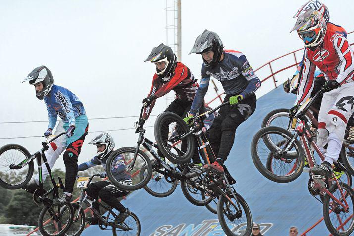 El bicicross santiaguentildeo brilloacute en el Argentino y en el Open