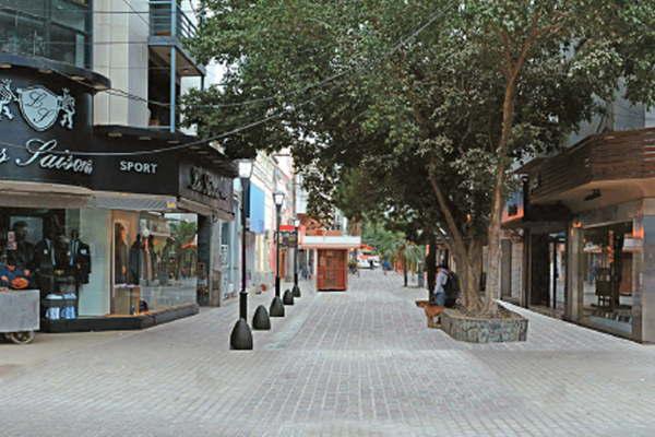 Asiacute luciraacuten las peatonales Absaloacuten Rojas y Tucumaacuten