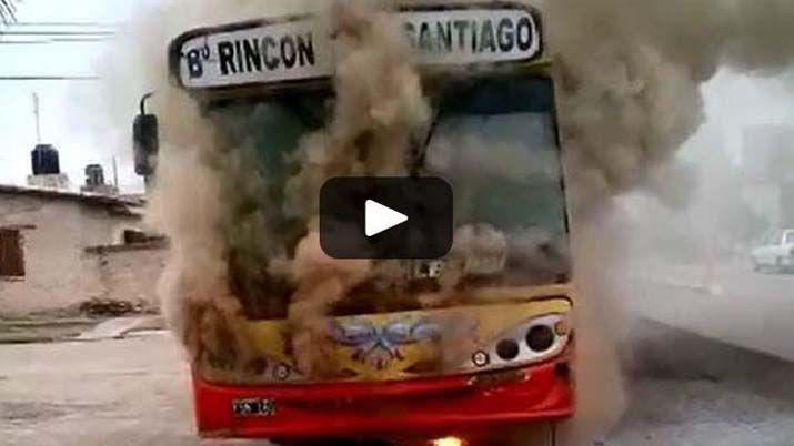 Colectivo se prendioacute fuego sobre la ruta 1