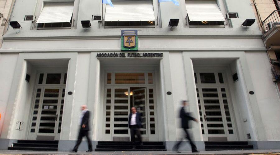 Cuaacuteles son los clubes que maacutes dinero le deben a la AFA