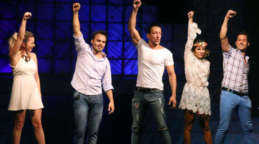 Nico Vaacutezquez sumoacute una segunda funcioacuten en el teatro 25 de Mayo