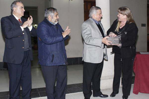 Infante entregoacute decretos a directores y supervisores de jardines de infantes