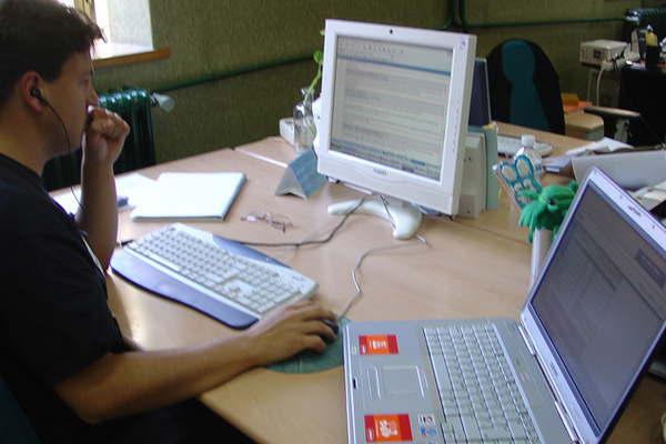 Simplifican traacutemites para exportacioacuten de servicios de pequentildeas empresas