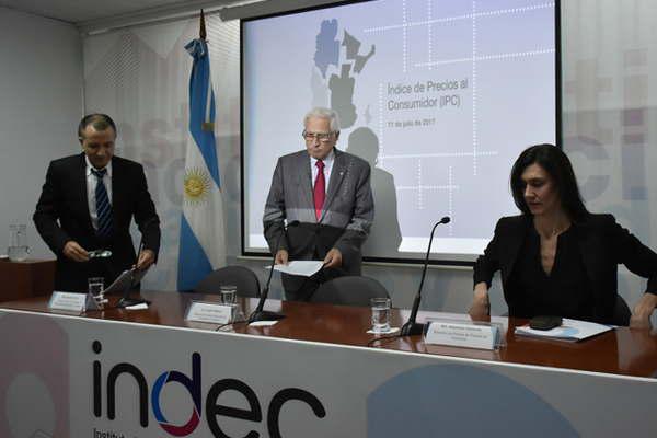 La pobreza e inflacioacuten siguen altas pero estaacuten bajando