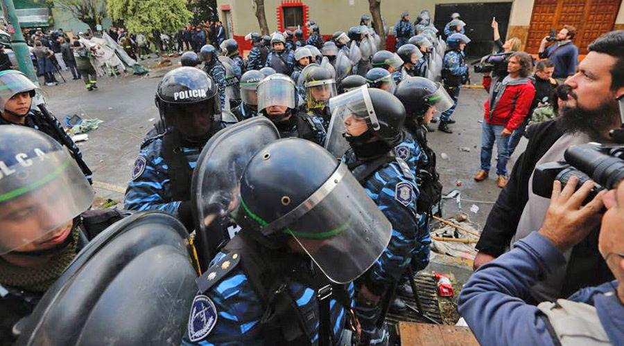 Video  Gendarmeriacutea e Infanteriacutea desalojaron la toma en PepsiCo